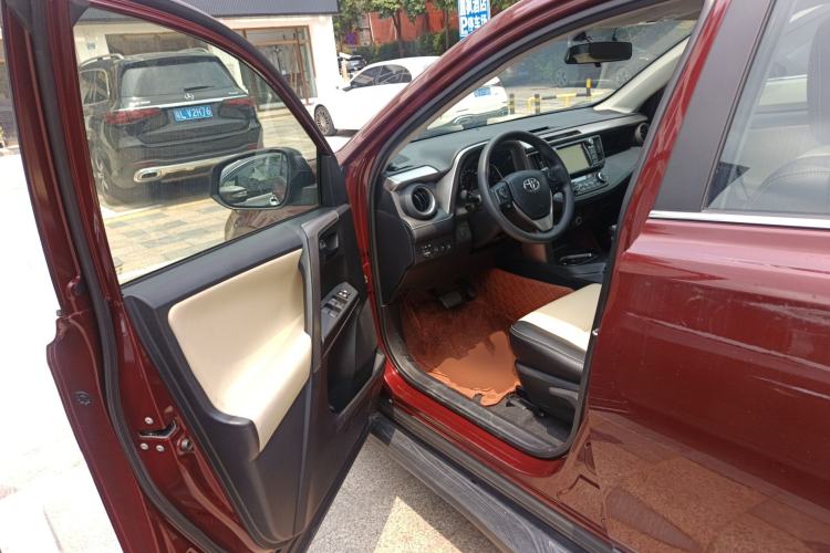 Used Toyota RAV4 2016 2.0L CVT Two-Wheel Drive Fashion Edition China V Standard Driver Seat