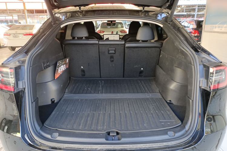 Used Tesla Model Y 2023 Long-Range All-Wheel-Drive Version
