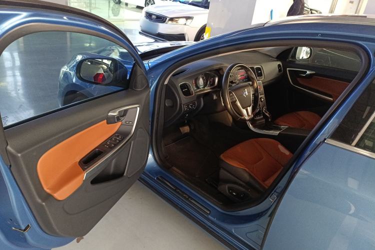 Used Volvo V60 2015 T5 Zhiya Edition