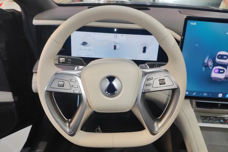 Used Denza Z9 2024 1100 km Four-Wheel Drive Max Version Steering Wheel