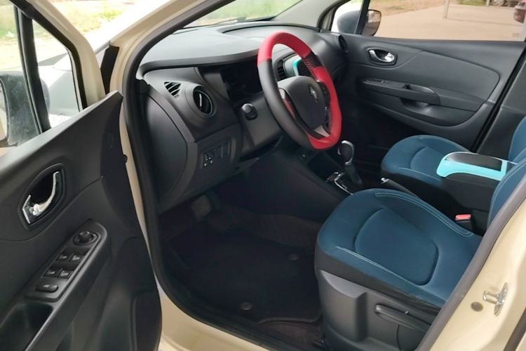 Used Renault Captur 2015 1.2T Automatic Standard Edition
