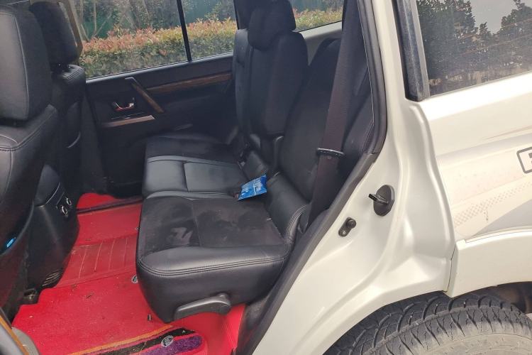 Used Mitsubishi Pajero 2016 3.0L Automatic Standard Version China V Standard Left Rear Seat