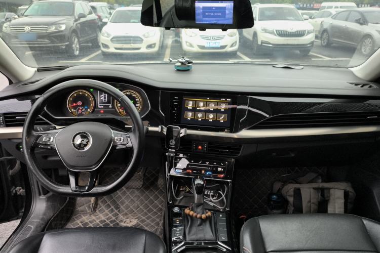 Used Volkswagen Passat 2020 330TSI Elite Edition China VI Center Console