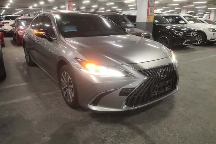 Used Lexus ES 2023 200 Excellence Edition
