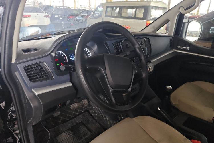 Used FORTHING Lingzhi 2023 M5L 1.6L Base Model 5 Seats Steering Wheel
