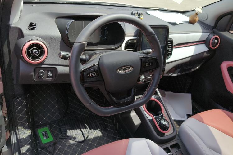 Used Chery QQ Little Ant 2022 Revised Version Sweet Pink Edition Half-Sugar Version Lithium Iron Phosphate 30.7 kWh 30 kW 301 km Steering Wheel