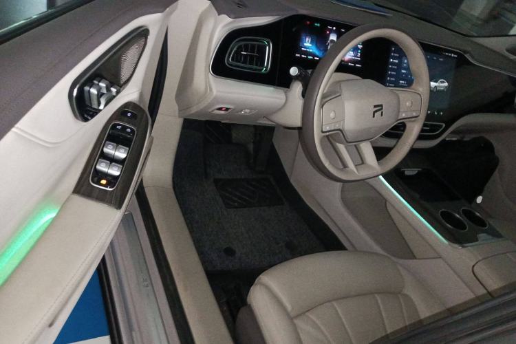 Used Rising R7 2023 Rear-Drive Screen King Edition