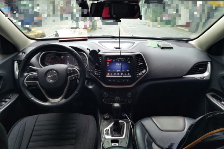 Used Jeep Cherokee 2014 2.4L Elite Edition Center Console