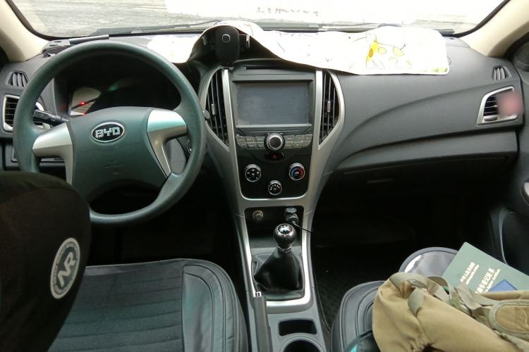 Used BYD F3 2015 Energy-Saving Edition 1.5L Manual Luxury Model Center Console