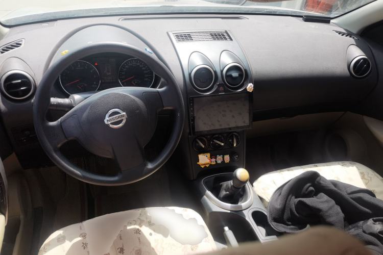 Used Nissan Qashqai 2012 2.0 XL Fire 6MT 2WD Center Console