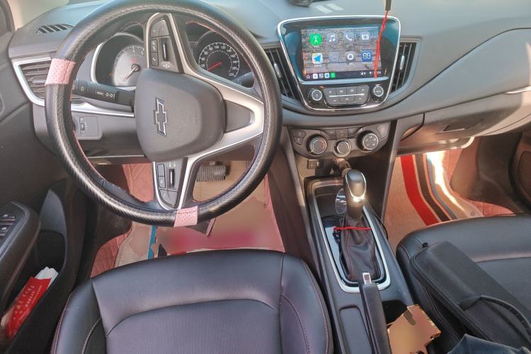 Used Chevrolet Monza 2020 Light Hybrid Redline 320T Dual-Clutch Joyful Edition Center Console