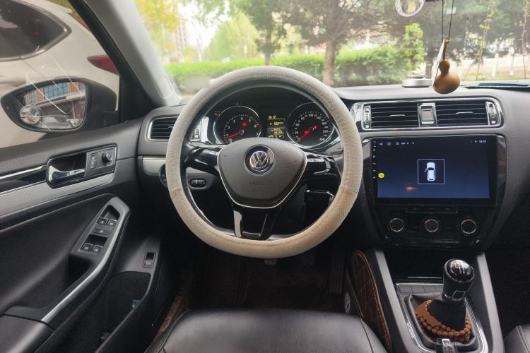 Used Volkswagen Sagitar 2015 1.6L Manual Comfort Model