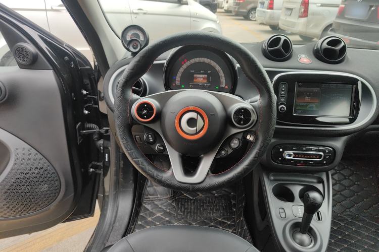 Used smart forfour 2016 0.9T 66 kW Pioneer Edition Steering Wheel