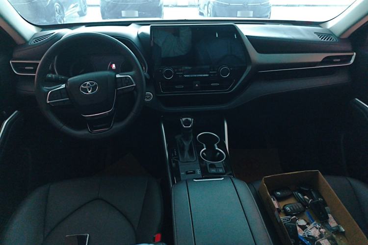 Used Toyota Highlander 2023 2.5L Smart Electric Hybrid Dual-Engine Four-Wheel Drive Prestige Version – 7 Seats Center Console