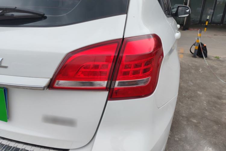 Used Haval H2 2017 Red-Label 1.5T Manual Two-Wheel Drive Luxury Model
