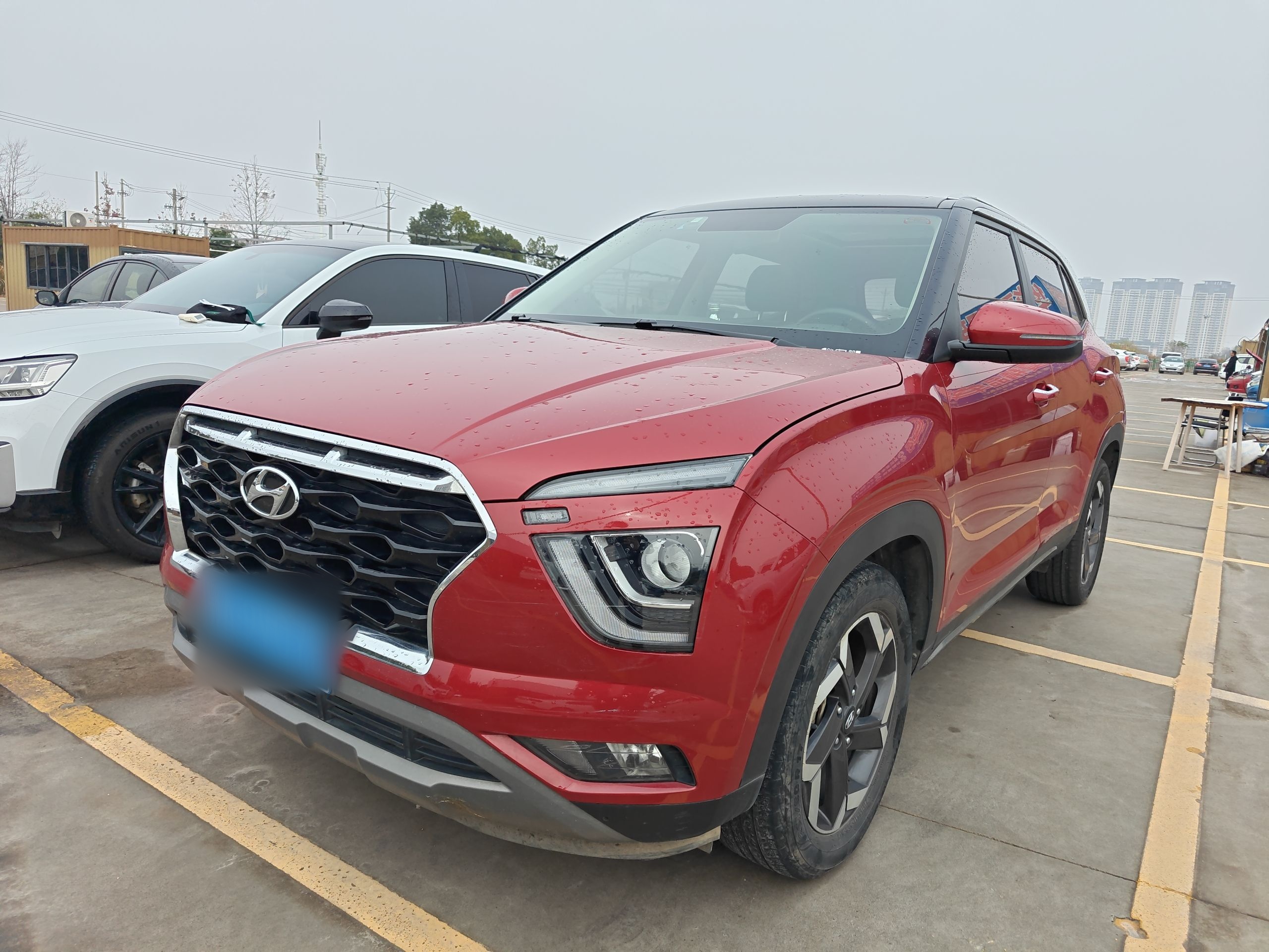 تحت مقدمة السيارة