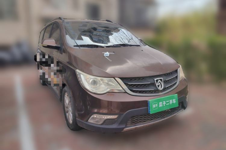 Used Baojun 730 2014 1.5L manual Comfort ESP version 7 seats Front Right 45 Deg