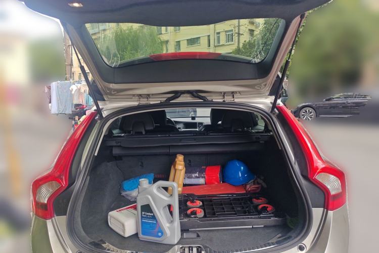 Used Volvo V60 2015 T5 Zhiya Edition
