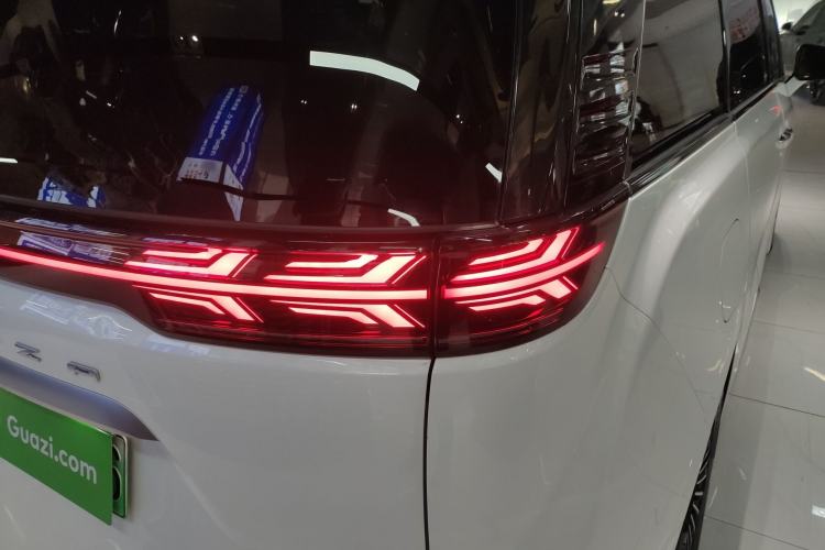 Used Denza D9 2022 DM-i 970 Four-Wheel Drive Prestige Model Right Rear Taillight