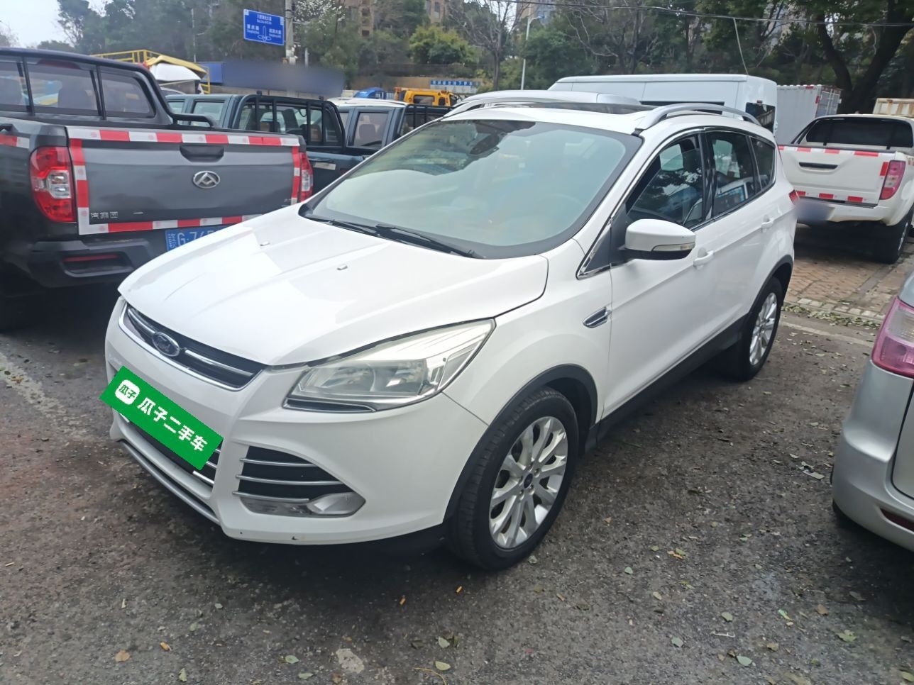 Под передней частью автомобиля