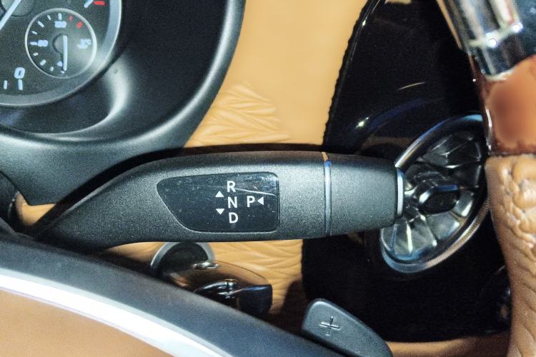 Used Mercedes-Benz Vito 2023 2.0T Business Version 7 Seats Gear Lever