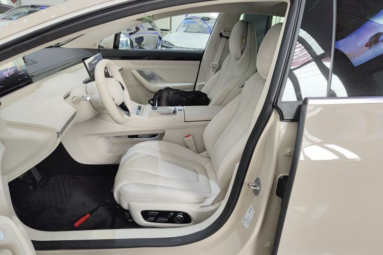 Used Hima Luxeed S7 2025 785 km Ultra Left Front Seat