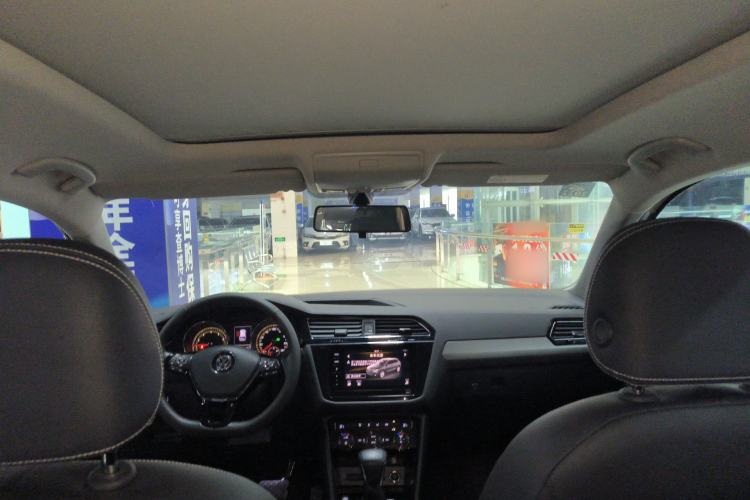 Used Volkswagen Tiguan L 2020 330TSI Automatic Two-Wheel Drive Panoramic Comfort Edition China VI Standard Headliner