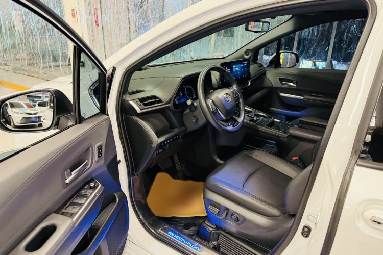 Used Toyota Sienna 2021 2.5L Hybrid Platinum Edition