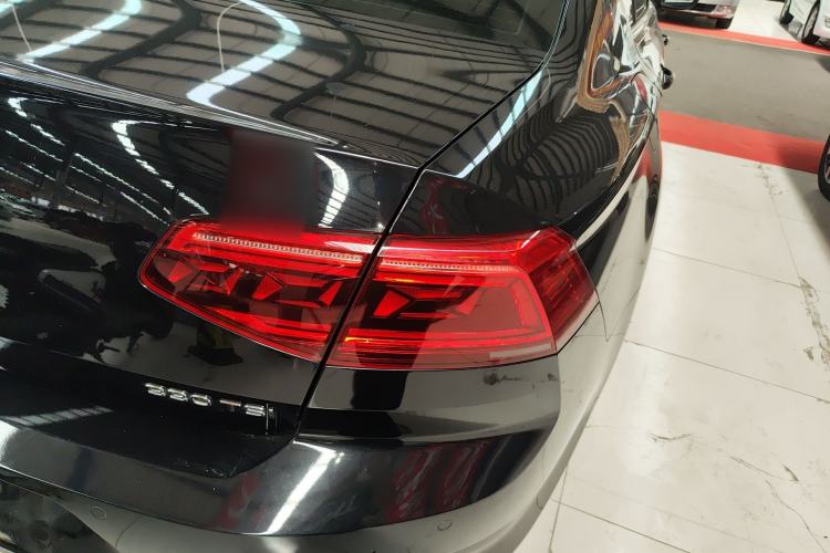 Used Volkswagen Magotan 2020 330TSI DSG Luxury Edition Right Rear Taillight