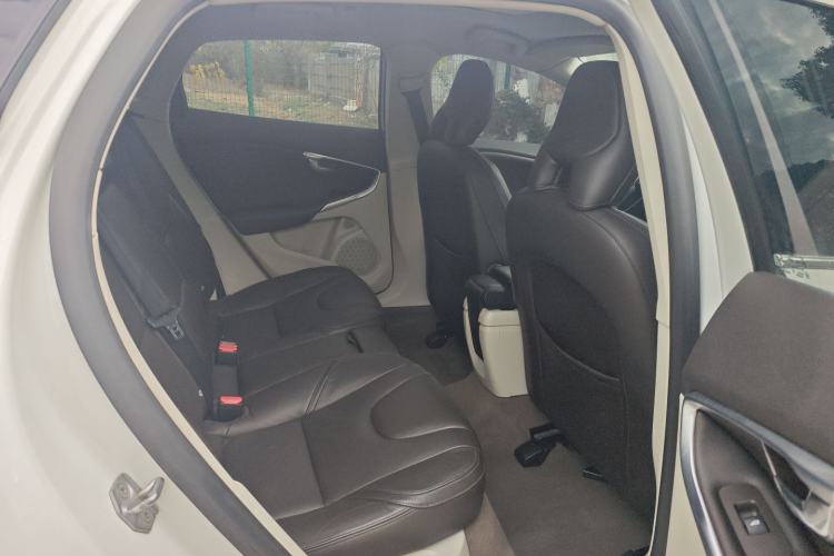 Used Volvo V40 2015 1.6T Zhiya Edition
