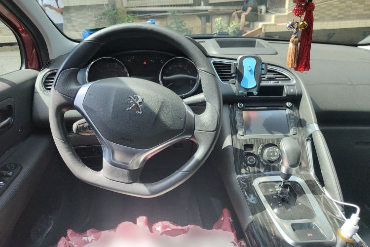 Used Peugeot 3008 2015 2.0L Automatic Trend Edition Center Console