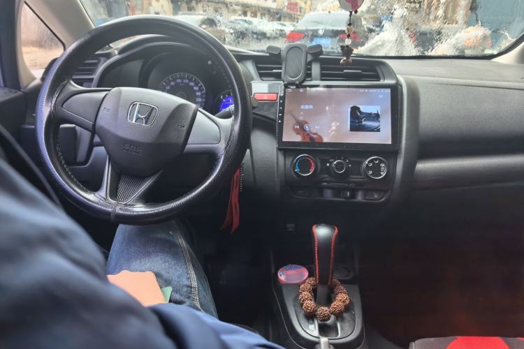 Used Honda Fit 2016 1.5L SES CVT Fashion Sunroof Edition Center Console