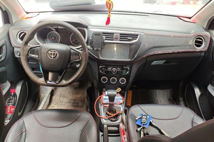 Used Brilliance V3 2016 1.5L Automatic Comfort Model Center Console