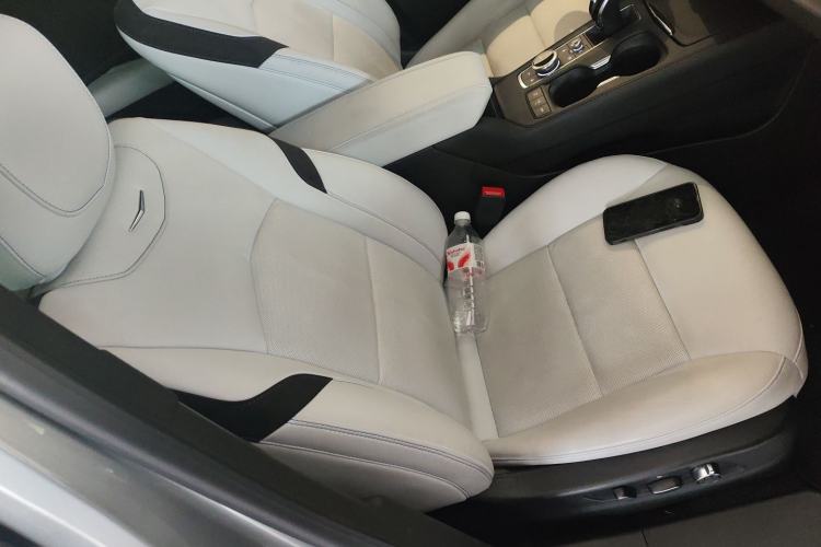 Used Cadillac XT4 2024 28T Two-Wheel-Drive Prestige Version Right Front Seat