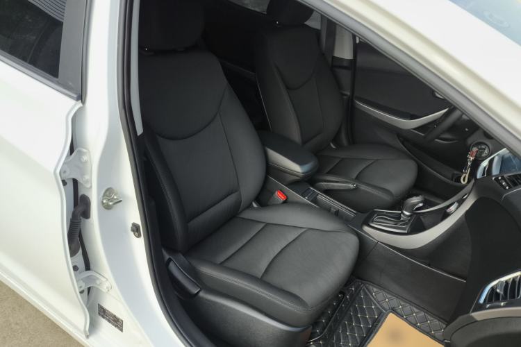 Used Hyundai Elantra (5th Generation / Langdong) 2016 1.6L Automatic Smart Version
