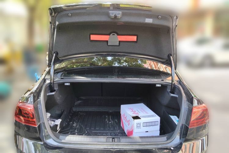 Used Volkswagen Magotan 2023 2 Million Units Commemorative Edition 330TSI DSG Luxury Version Trunk