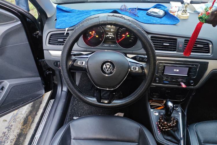 Used Volkswagen Lavida 2017 1.6L Automatic Comfort Edition
