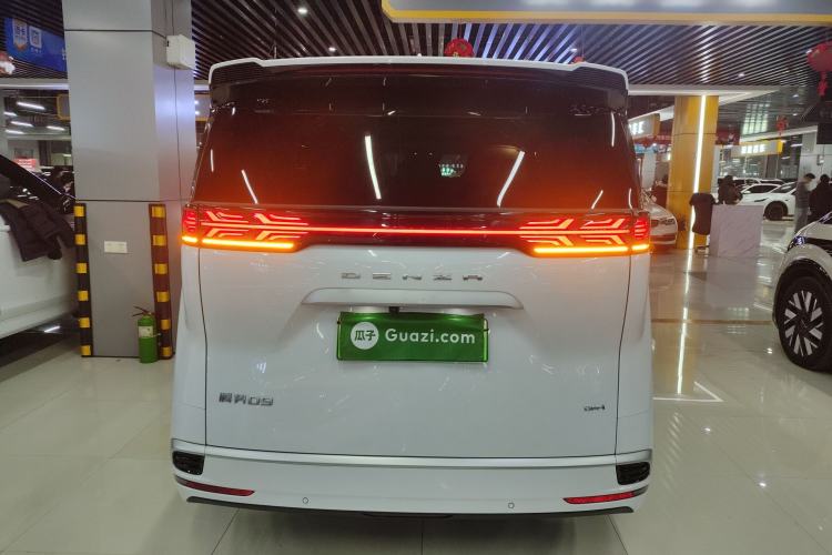 Used Denza D9 2022 DM-i 1040 Prestige Model