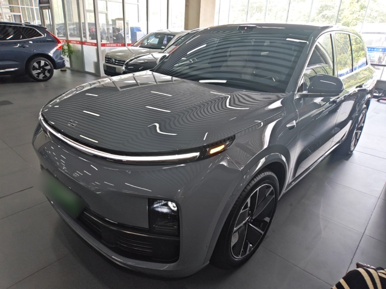 Unter der Vorderseite des Autos
