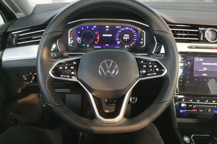 Used Volkswagen Magotan 2024 2 Million Units Zhongxiang Version 330TSI DSG Luxury Edition