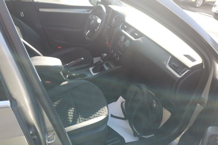 Used Skoda Octavia 2019 1.5L Automatic Smart Drive Luxury Edition China VI Standard