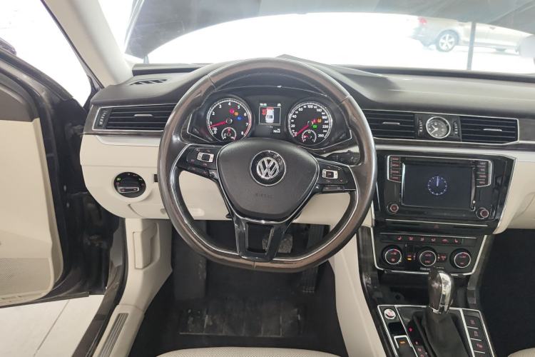 Used Volkswagen Passat 2016 380TSI DSG Ultimate Edition Steering Wheel