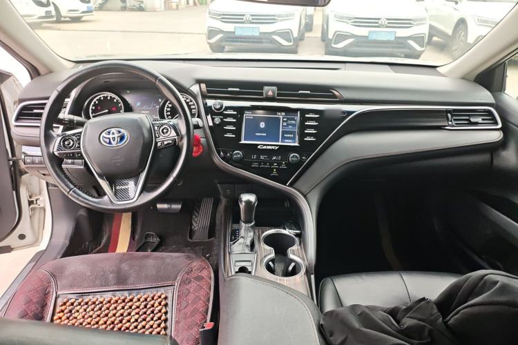 Used Toyota Camry 2018 2.0G Luxury Edition Center Console