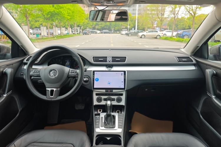 Used Volkswagen Magotan 2015 1.8TSI Advanced Model Interior 3