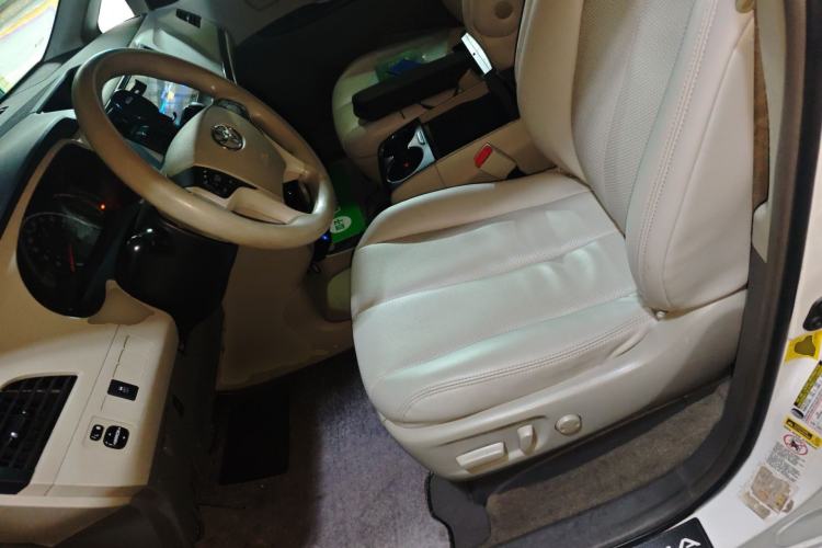 Used Toyota SIENNA 2014 3.5L Sienna LE Two-Wheel-Drive Version
