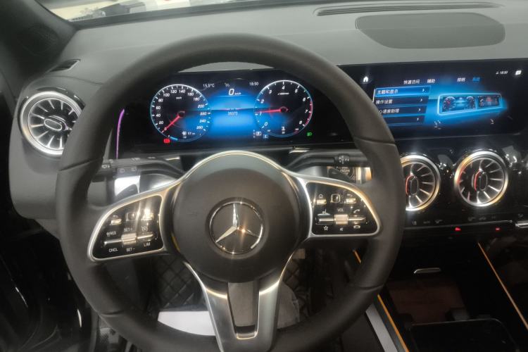 Used Mercedes-Benz GLB 2022 GLB 220 Dynamic Edition Center Console