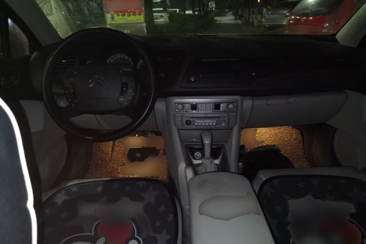 Used Citroen C5 2012 2.0L Automatic Luxury Edition Center Console