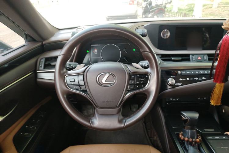 Used Lexus ES 2020 300h Deluxe Edition Steering Wheel