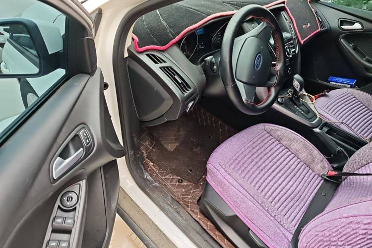 Used Ford Focus 2018 Hatchback Classic 1.6L Automatic Comfort Plus SmartDrive Edition Driver Seat