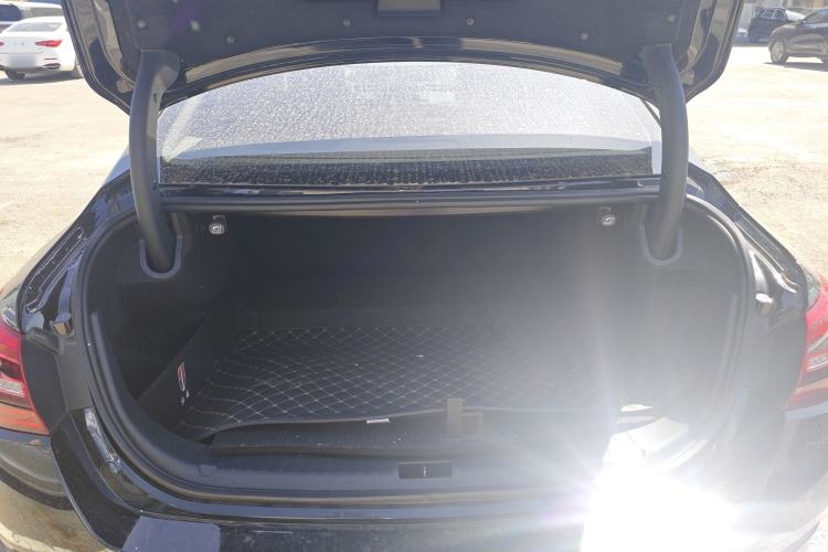 Used Hongqi H5 2022 Classic Model Facelift 1.8T Automatic Smart Connect Flagship Edition Trunk